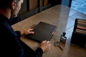 Investigator assembling due diligence report